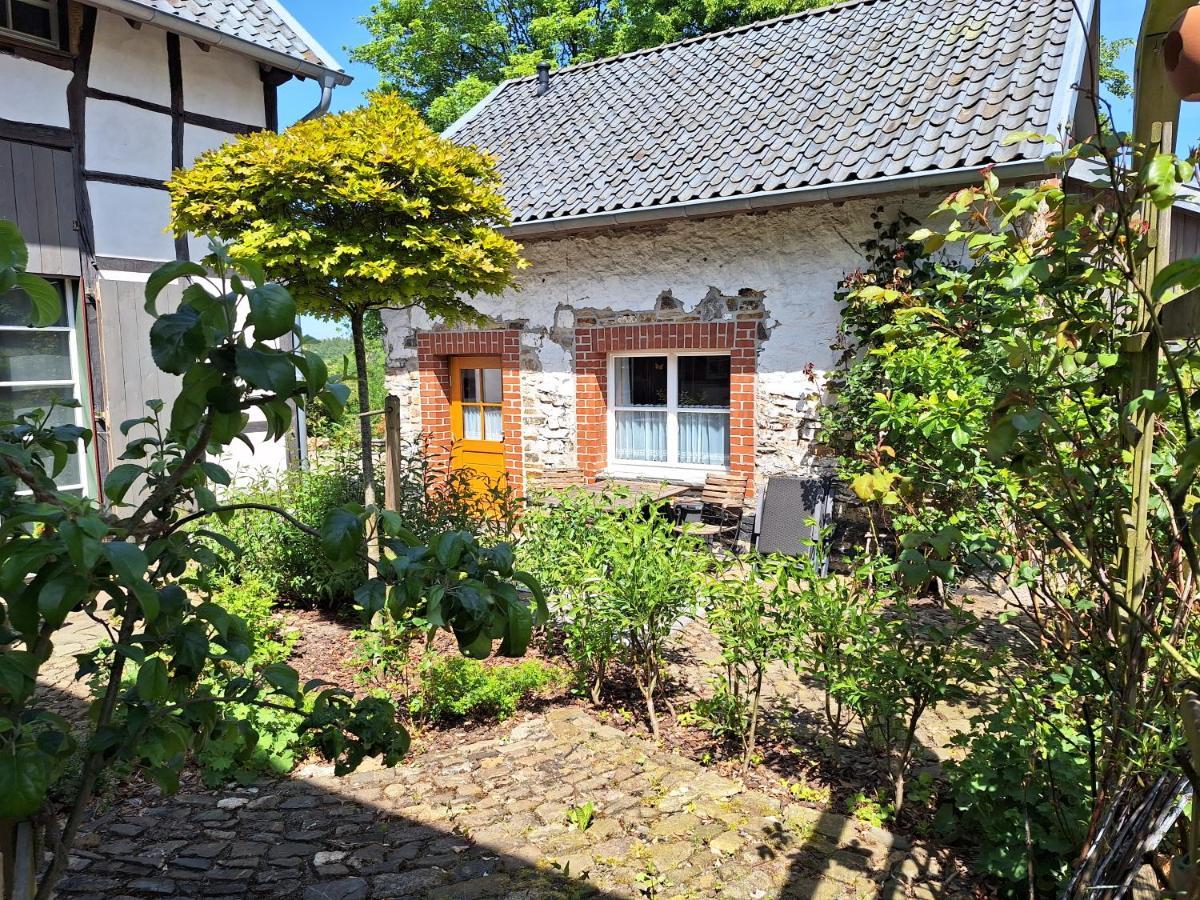 Ferienhaus Altes Backhaus Roetgen Eksteriør billede